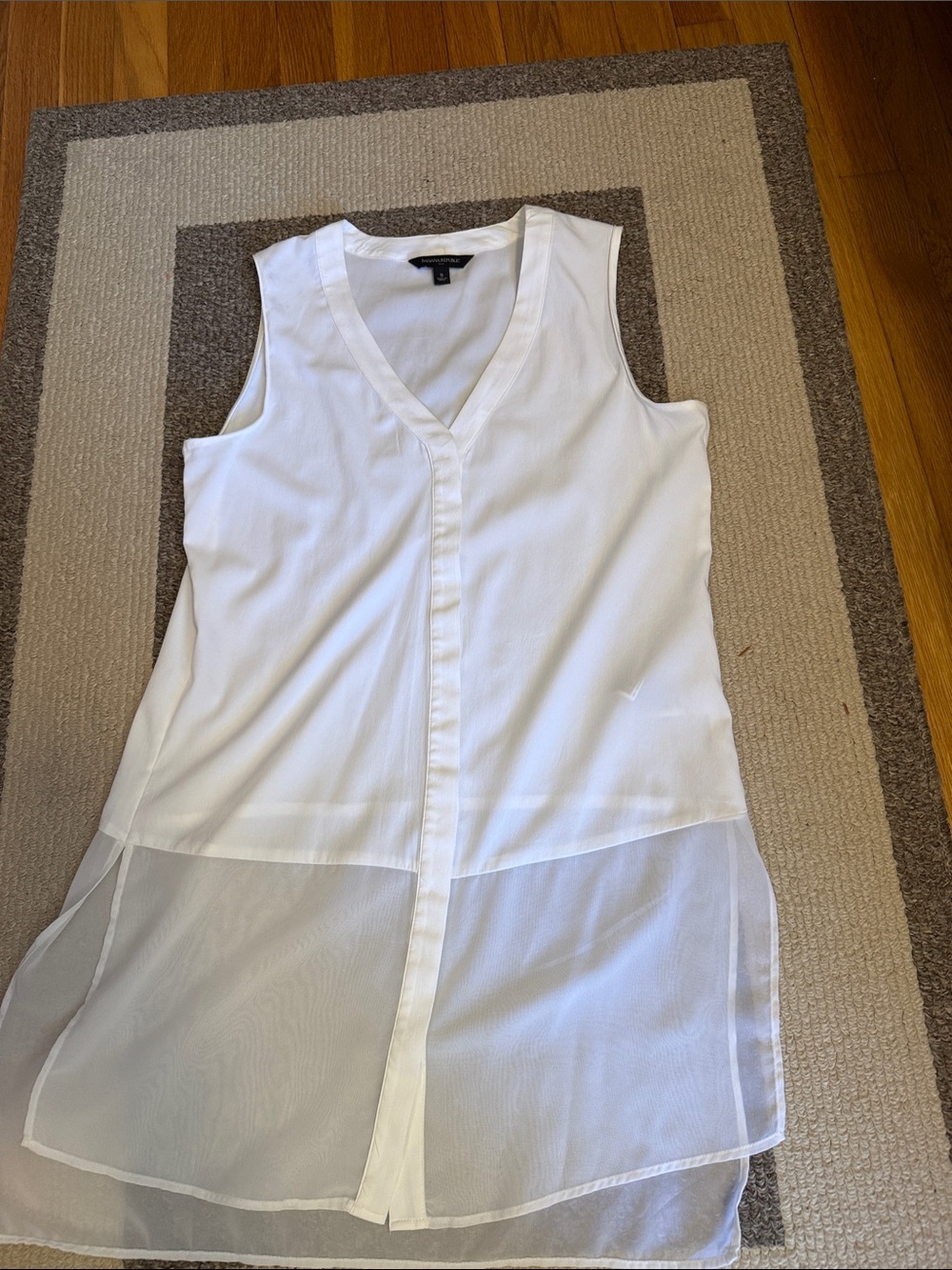 Banana Republic White Sleeveless V-Neck Sheer Hem Blouse size s